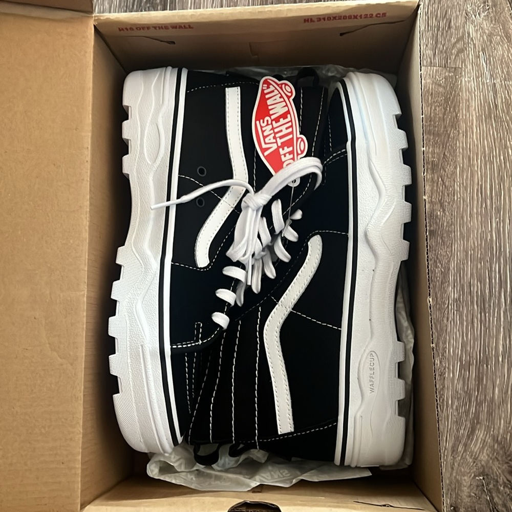 brand new vans sentry sk8 hi’s